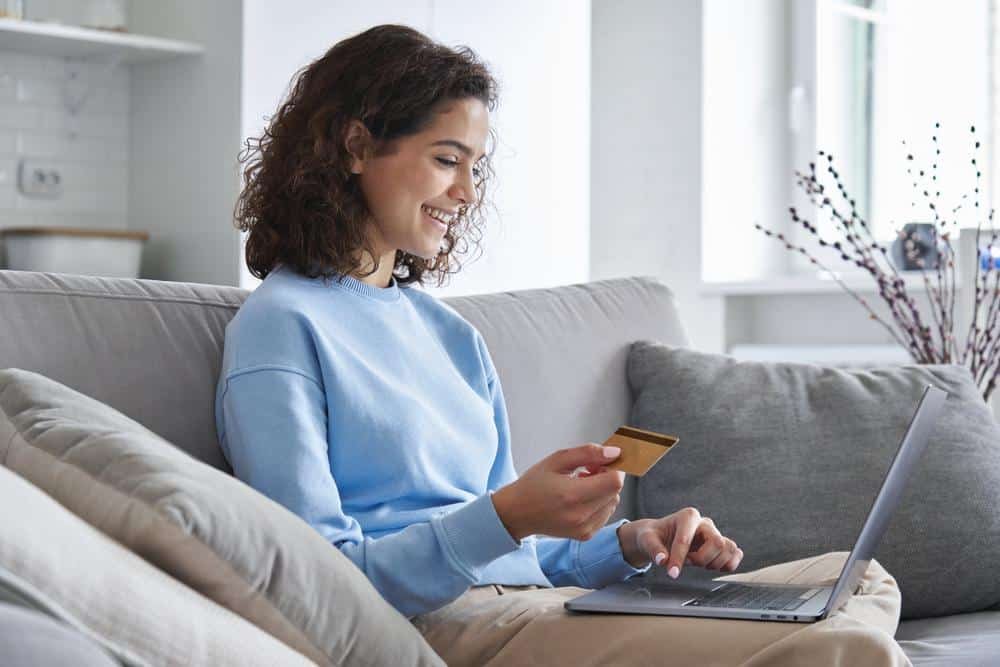 A happy woman applying for a fast loan for holidays